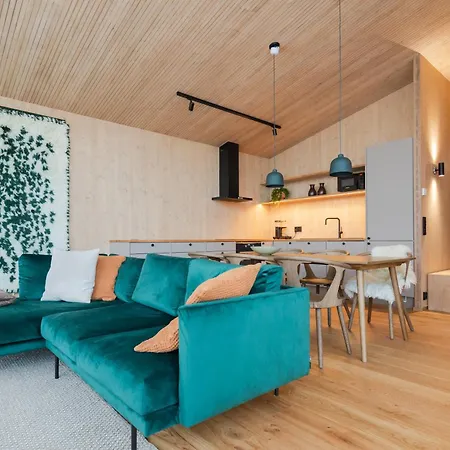 Moderni Puuhuvila Eraemaan Reunalla Kiilopaeaellae Villa *