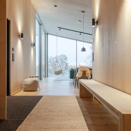 Moderni Puuhuvila Eraemaan Reunalla Kiilopaeaellae *