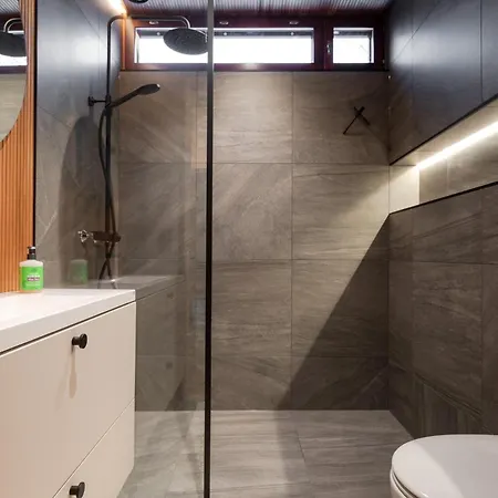 Moderni Puuhuvila Eraemaan Reunalla Kiilopaeaellae Villa