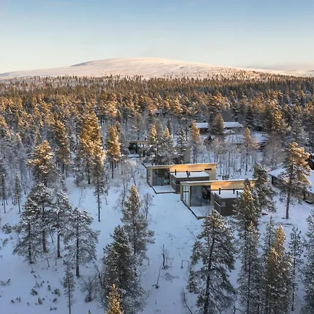 Villa Moderni Puuhuvila Eraemaan Reunalla Kiilopaeaellae