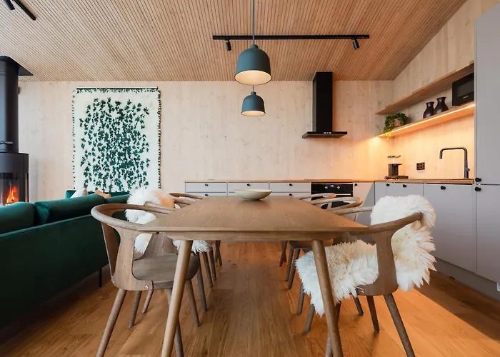 Moderni Puuhuvila Eraemaan Reunalla Kiilopaeaellae Saariselka