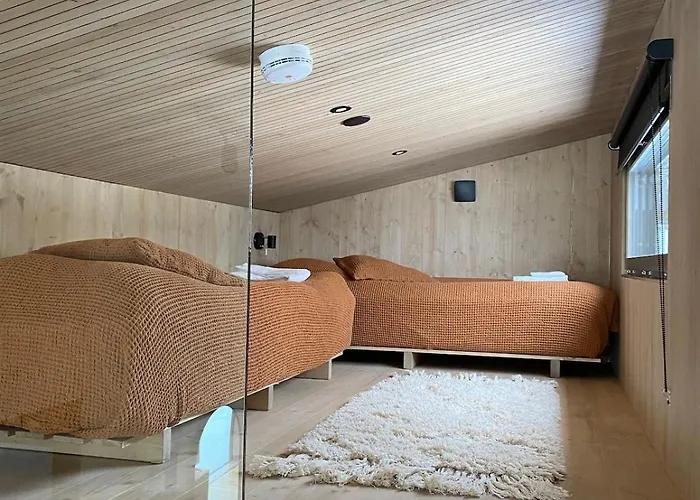 Moderni Puuhuvila Eraemaan Reunalla Kiilopaeaellae *