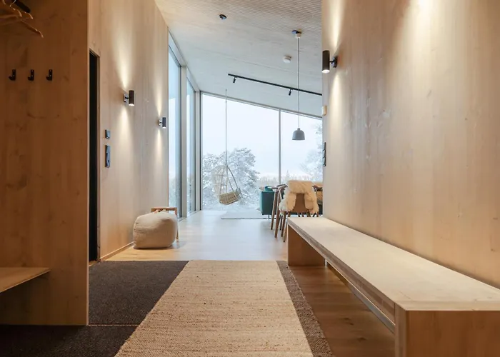 Moderni Puuhuvila Eraemaan Reunalla Kiilopaeaellae *