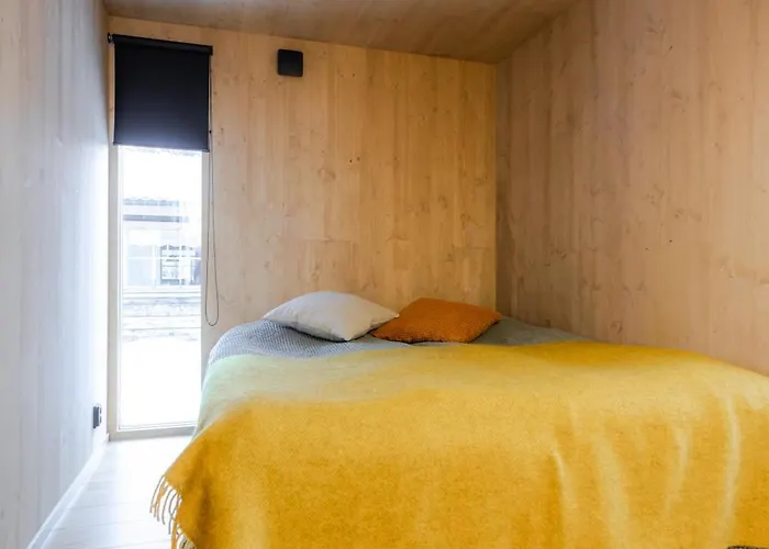 Moderni Puuhuvila Eraemaan Reunalla Kiilopaeaellae Saariselka