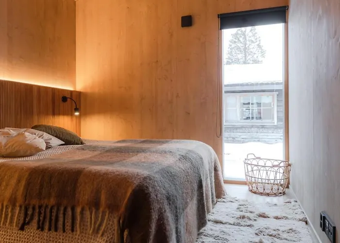 Moderni Puuhuvila Eraemaan Reunalla Kiilopaeaellae Βίλα Saariselka